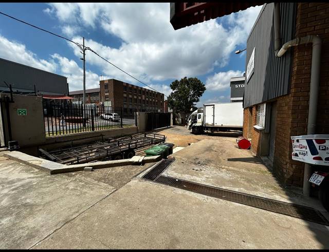 390M² WAREHOUSE TO LET IN WYNBERG